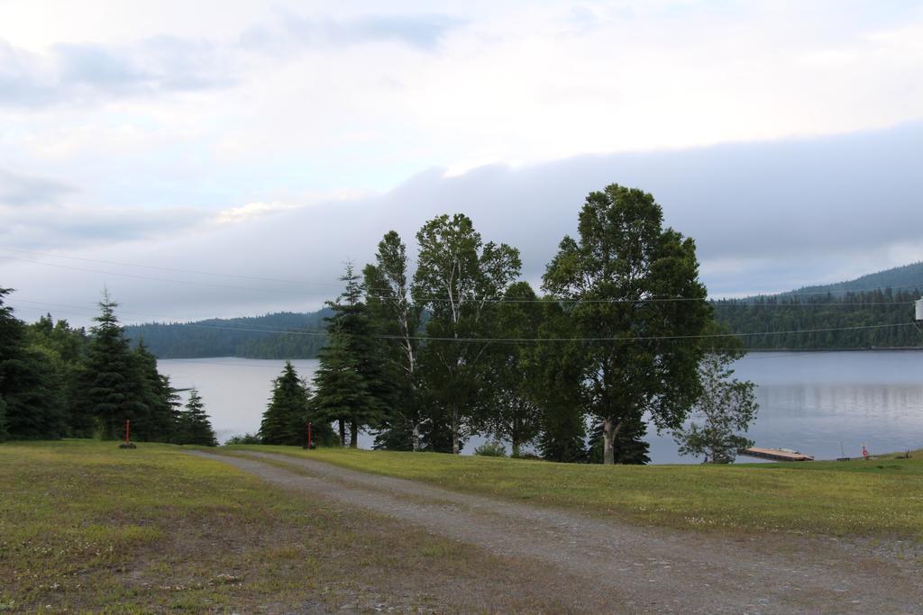 Catfish Lakefront Cabins & Campground Вава Екстер'єр фото